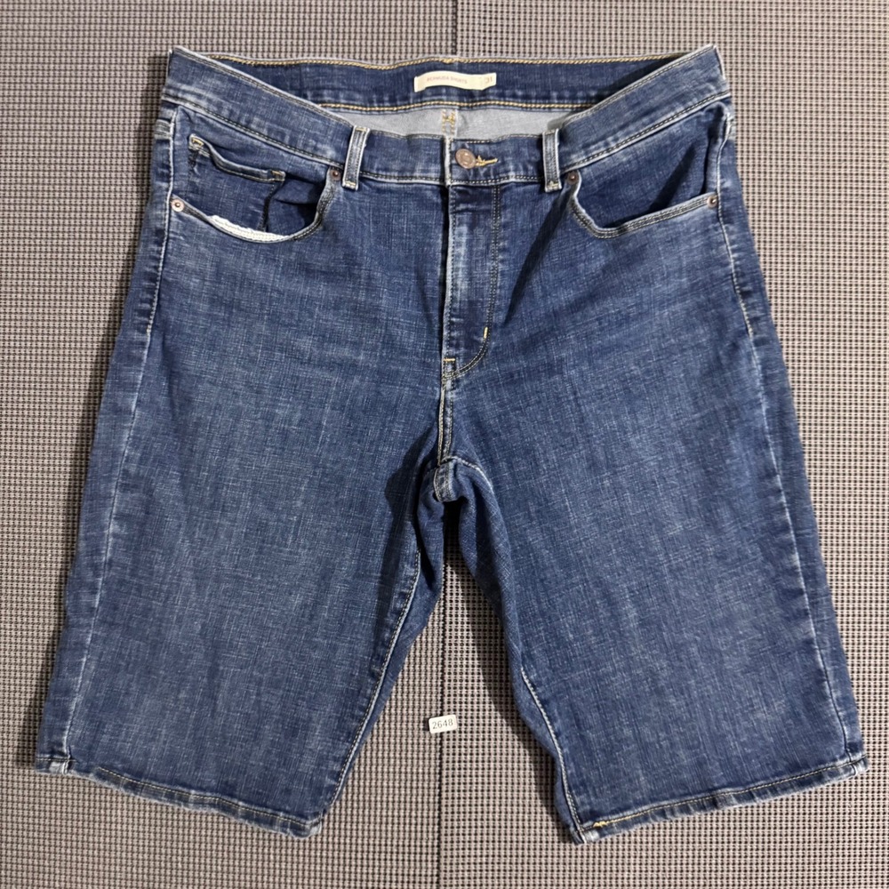 Levis Womens Bermuda Shorts Blue Medium Wash Denim Size 31